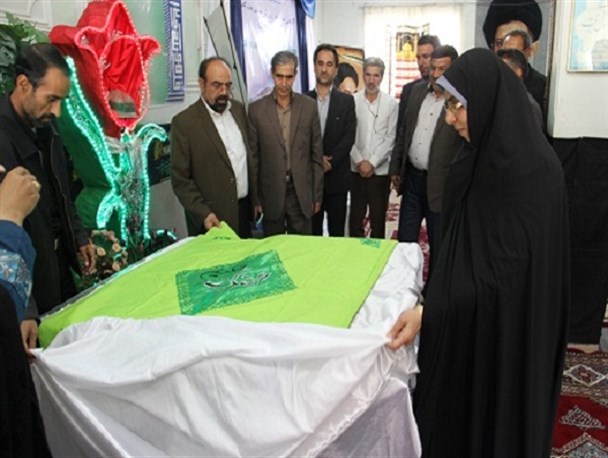 رونمایی از بزرگترین کتاب پارچه ای دنیا با کتابت قرآن+تصاویر