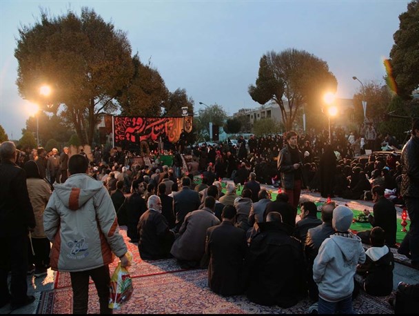 برپایی بزرگترین سفره نمادین حضرت رقیه سلام الله علیها در اصفهان/ تصاویر
