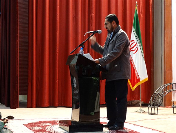 مجتبی کرمی نفر برتر بخش شعر کردی چهارمین جشنواره یادمان ولایت