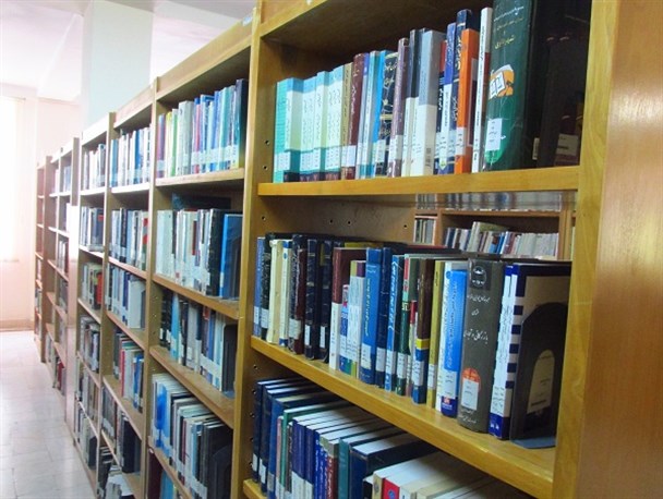 عضویت بیش از 5 هزار نفر در کتابخانه های عمومی شازند/ مسئولان شهر حضور پررنگ تری در کتابخانه داشته باشند