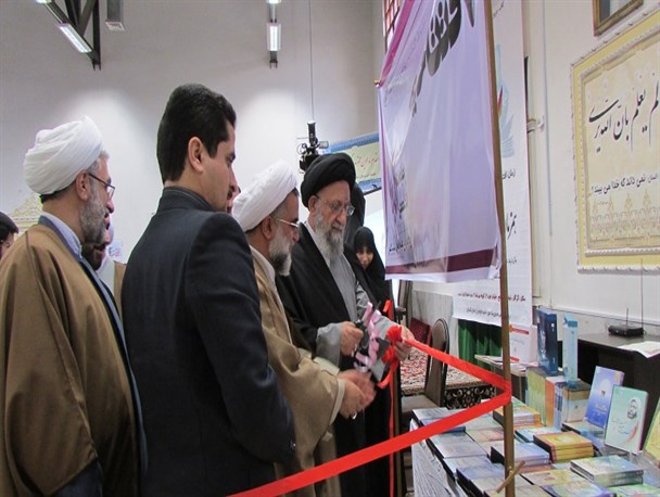 افتتاح دومین نمایشگاه تخصصی کتاب حوزه های علمیه خواهران استان گلستان/تصاویر