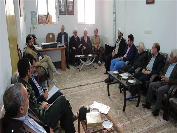 جایگاه نماز جمعه بادرود باید در بین مردم تقویت و حفظ شود/ دانشجویان از تریبون نماز جمعه برای ارائه دیدگاه های بدون حاشیه استفاده کنند