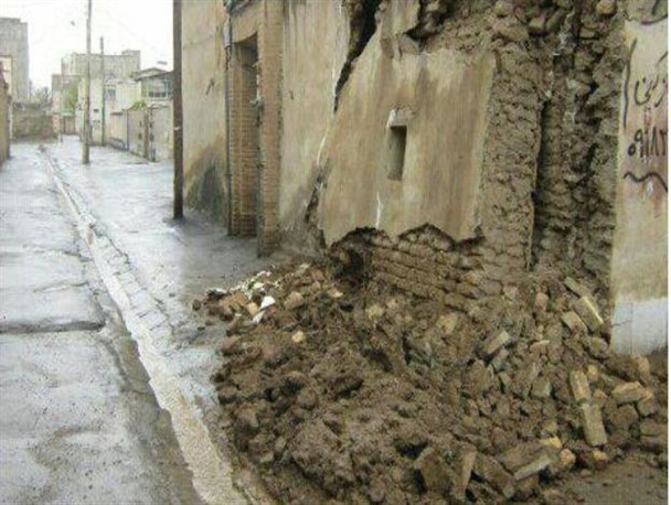 تخریب 15 ملک متروکه در راستای ایمن‌سازی محله های قدیمی ملایر