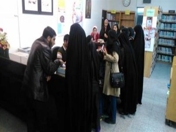 استقبال زنان و دختران سمنانی برای عضویت در کتابخانه ها
