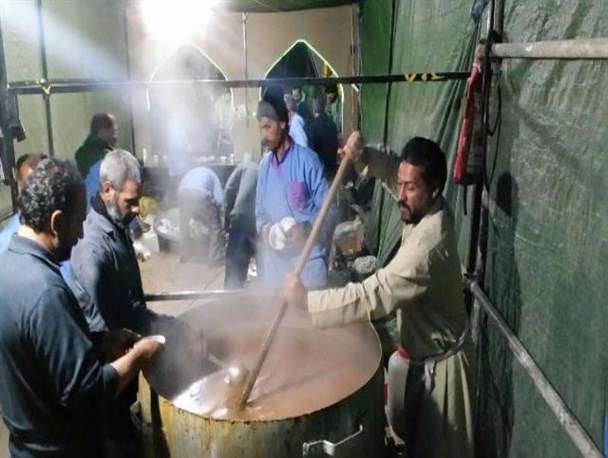 تصاویری از خدمت به زائرین اربعین حسینی در موکب الرضا(ع) شهرستان قاینات