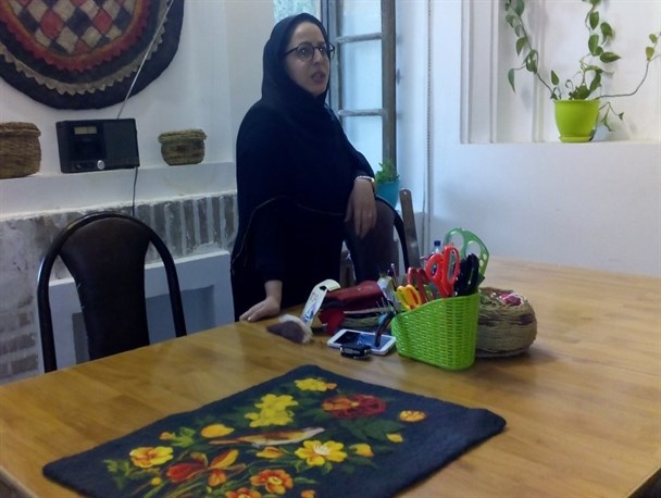 هنرمندی که برای 6نفر کارآفرینی کرد/ رمز موفقیتم ایده پردازی و نوآوری در هنرهای منسوخ شده بود