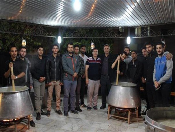 پخت حلیم نذری توسط دانشجویان بسیجی دانشگاه آزاد گنبد+تصاویر