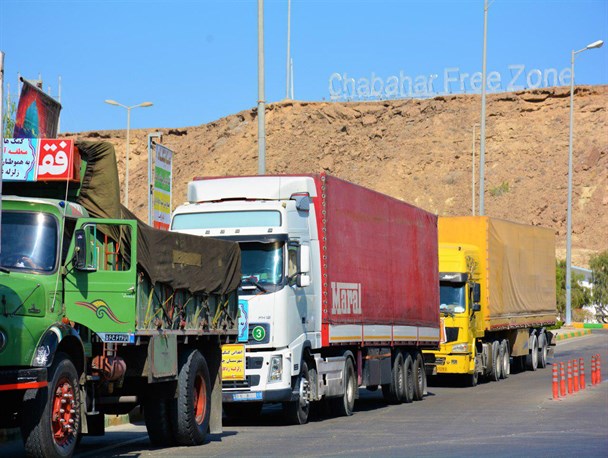 اولین کاروان کمک های مردمی بندر چابهار به مناطق زلزله زده غرب کشور ارسال شد