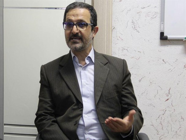 فضای مجازی نیاز به مطالعه را به طور کاذب اشباع می کند/والدین عامل اصلی دور ماندن از کتاب