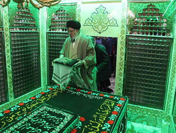 غبارروبی و عطر افشانی حرم مطهر امامزاده جعفر(ع) یزد