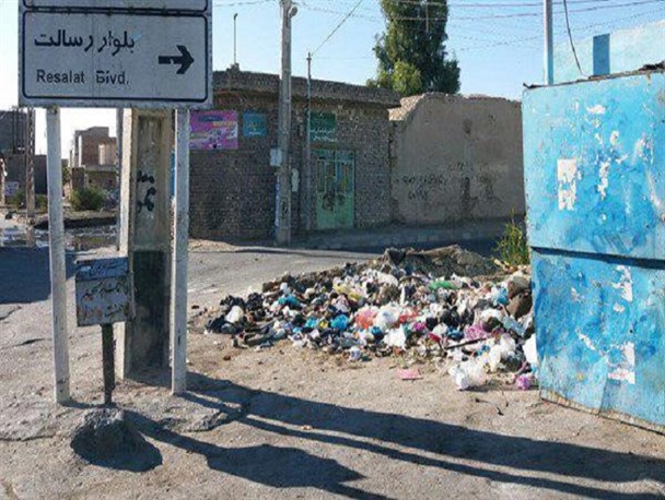 گلایه شهروندان از بوی نامطبوع زباله در منطقه "بابائیان" زاهدان /چه کسی متولی رسیدگی به مشکلات شهری است؟‎