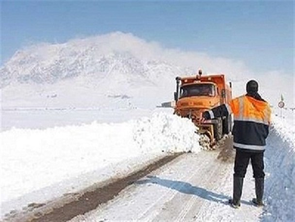 انجام تعمیرات و سرویس‌دهی ماشین‌آلات برای راهداری زمستانی