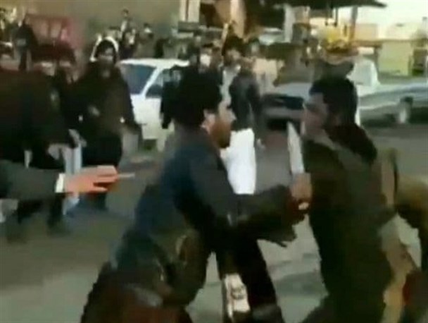 ناکامی شرور زاهدانی در خلع سلاح سرباز ناجا/ پیگیری ها برای دستگیری عامل درگیری در "بازار مشترک" ادامه دارد + فیلم