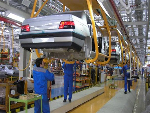 خودروسازی در دولت قبل به شدت سیاسی شد/ باید انگیزه دلالی در بازار خودرو از بین برود