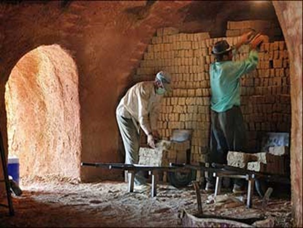 گام های محکمتر مسئولین برای رفع مشکل گاز رسانی به کوره های آجرپزی بشرویه
