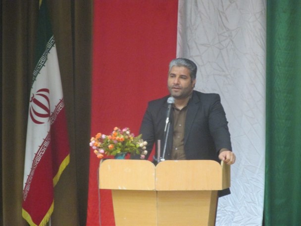 آموزش و پرورش موفق افکار سرگردان جامعه را هدایت می کند