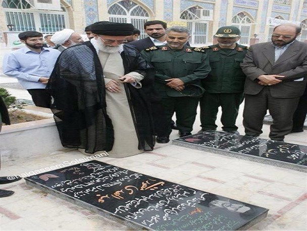 عکس دیده نشده از سردار سلیمانی در کنار رهبر انقلاب