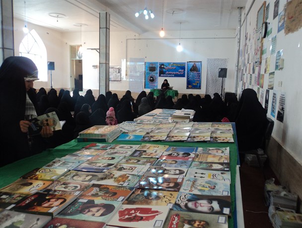 برپایی نمایشگاه کتاب سردار کانال کمیل شهید ابراهیم هادی در رابر