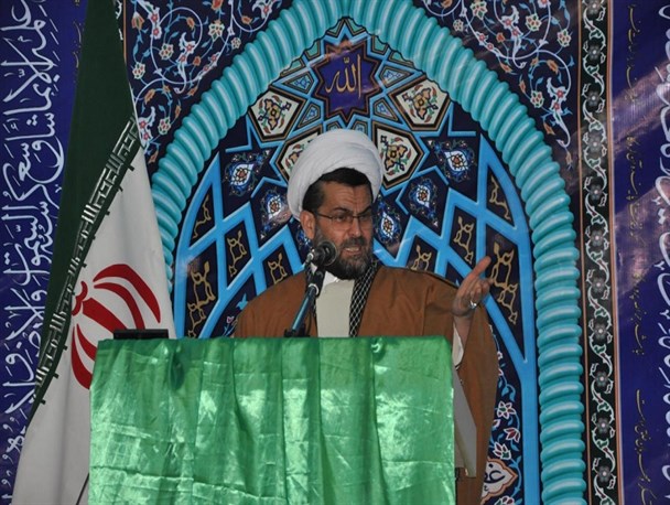 انتقاد از دولتها به معنای ندیدن خدمات خادمین ملت و نظام نیست