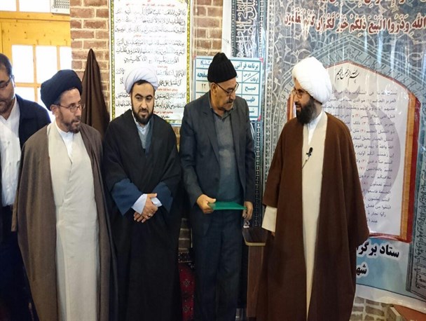 اعطاء سند افتخار مشارکت در تامین هزینه های مرمّت عتبات عالیات به خیّر هشترودی +عکس