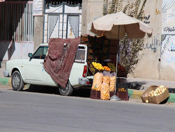 گزارش تصویری/ شهرستان خاش در محاصره خودروهای دستفروش و شغل های کاذب
