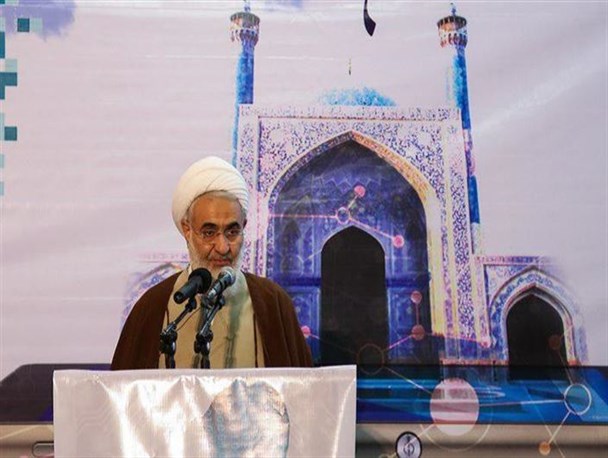 تهدیدهای فضای مجازی را با ترویج فرهنگ نماز به فرصت تبدیل کنیم