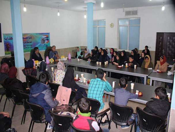 مراسم نقد و بررسی کتاب «مترسک مزرعه آتشین» در شهرقدس برگزار شد