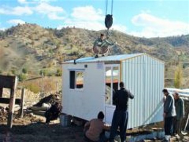 کانکس به مالک خانه افراد مستاجر داده می شود/ زلزله زدگان مستاجر وام ۵ میلیونی بلاعوض دریافت می کنند