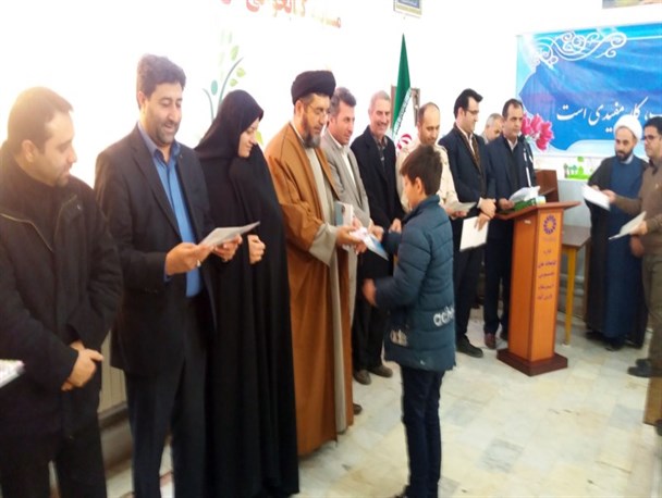 منتخبان مسابقه کتابخوانی «من و کتاب» در پارس آباد تجلیل شدند + عکس