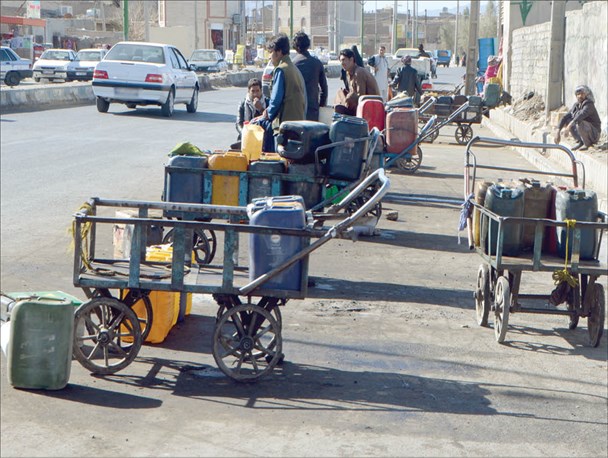 بازی فروشندگان رسمی نفت سفید در نقش قاچاقچی سوخت!