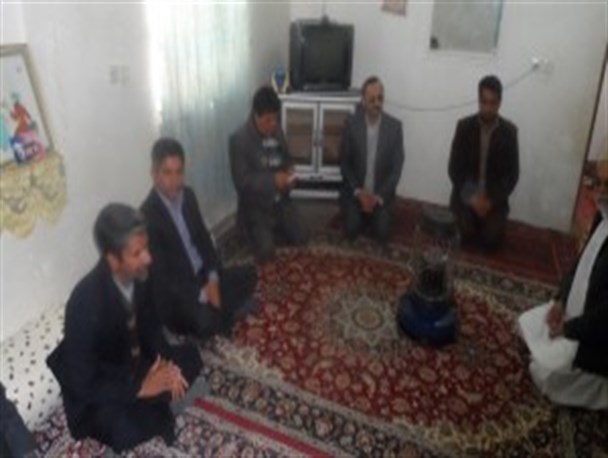 مدیرکل بهزیستی و فرماندار نیمروز از خانواده های معلولین دیدار کردند