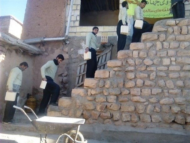 رزمندگان عرصه سازندگی به جنگ محرومیت رفتند/ نوسازی منازل فرسوده توسط بسیجیان دالاهو + تصاویر