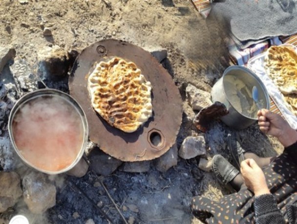 نانی محلی که سال ها سفره های گیلانغربی ها را پُر می کرد/ سنت پخت "پنجه کیش" در معرض کیش و مات شدن + تصاویر