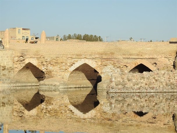 مرمت غیر اصولی، عامل تخریب پل تاریخی ورزنه/ موزه مردم شناسی در بلاتکلیفی مانده است