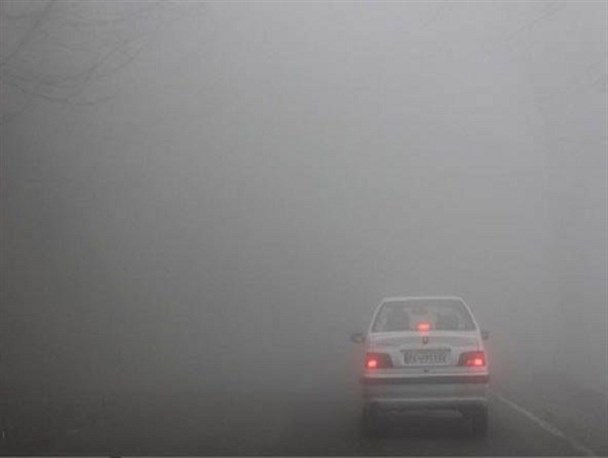 مه غلیط جاده های زنجان را در برگرفته است/ کاهش دید افقی و کندی تردد در محور های مواصلاتی استان