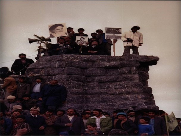 ماجرای سرنگونی مجسمه شاه در بروجن/ ۲۶ دی ماه در بام ایران ماندگار شد