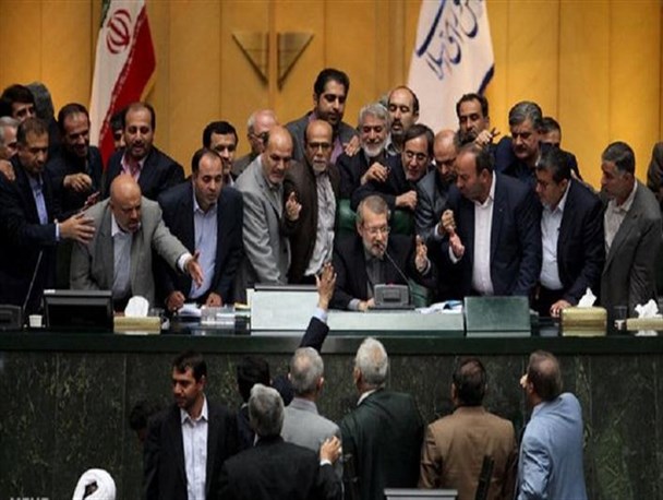 دولت و نمایندگان مجلسی که از خدا هم نمی‌ترسند!