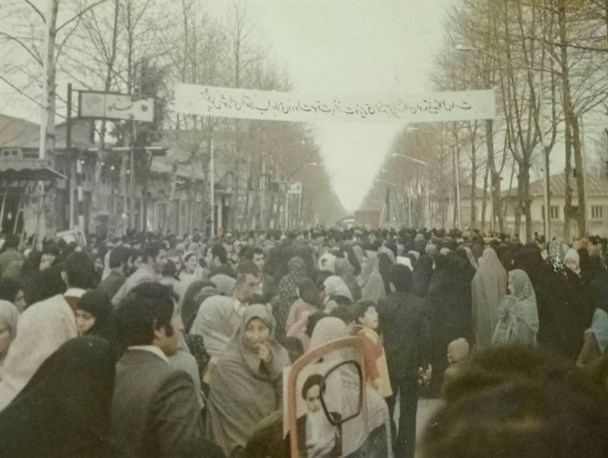 دیو چو بیرون رود فرشته در آید!