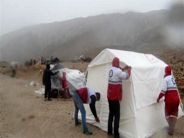 انتقال ۲ هزار چادر هلال احمر اصفهان به منطقه سیل زده جاسک