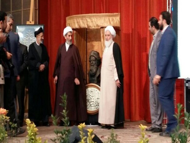 رونمایی از سردیس هنرمند بزرگ جهان اسلام/ اعطای نشان ویژه شهروندی
