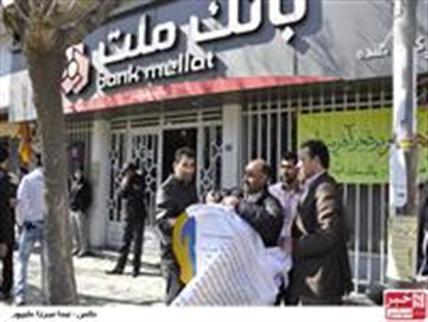 تکریم ارباب رجوع در قوطی کبریت بانک ملت نقده