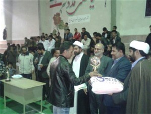 مراسم اختتامیه مسابقات فوتسال جام دهه فجر نیمروز برگزار شد