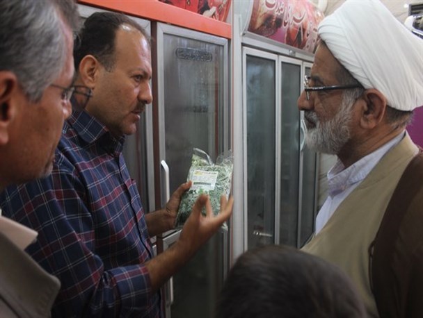 حمایت از 200 خانوار توسط موسسه خیریه المهدی(عج) کنگان/ اشتغالزایی برای 25 نفر در کارگاه سبزی خرد کنی موسسه