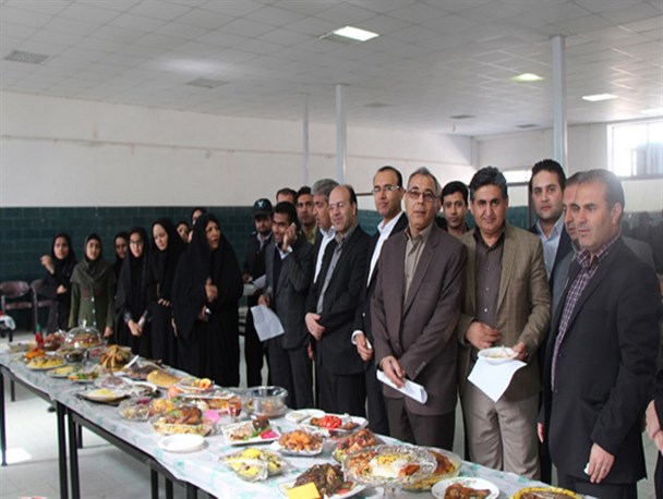 جشنواره سفره های رنگین در سیرجان برپا شد/عکس
