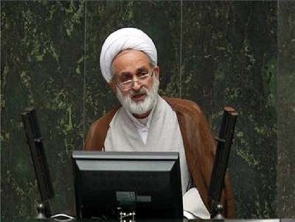 دشمن با نفوذ در مجلس به دنبال تغییر در ساختار نظام است