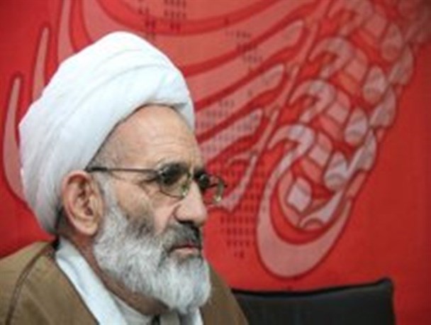 مطرح کنندگان شورایی کردن رهبری به دنبال سست کردن پایه های انقلاب هستند/ حضور گسترده در انتخابات، چشم دشمنان را کور می کند
