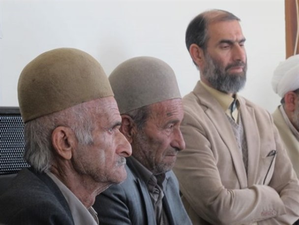 پیمانکار نیستم؛ کار نماینده قانون گذاری و نظارت است