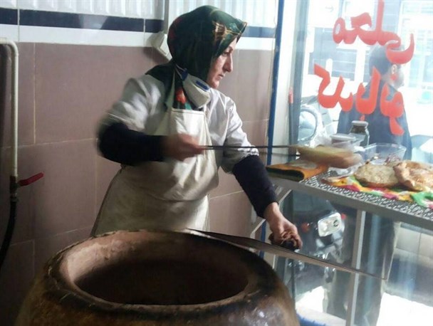 پخت نان سنتی در نوشهر