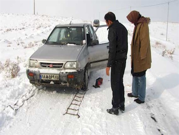 تردد در محور کوهستانی سیاهکل به دیلمان با زنجیرچرخ امکانپذیر است