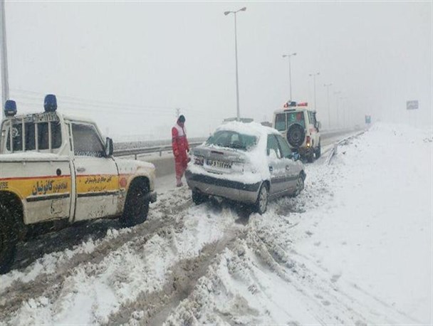 اسکان ۷۷۳۰ نفر در پایگاه‌های امدادی سراسر استان/ ۲۰۳۳خودرو از کولاک رهاسازی شد+تصاویر